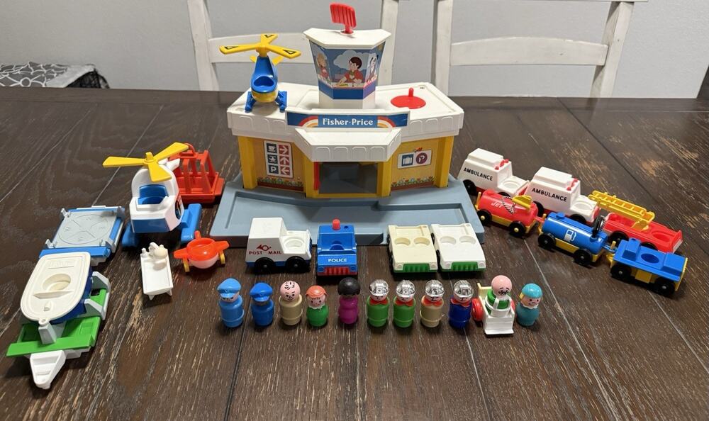Vintage 1986-1990 Fisher Price LITTLE PEOPLE AIRPORT Bundle Play Set Used